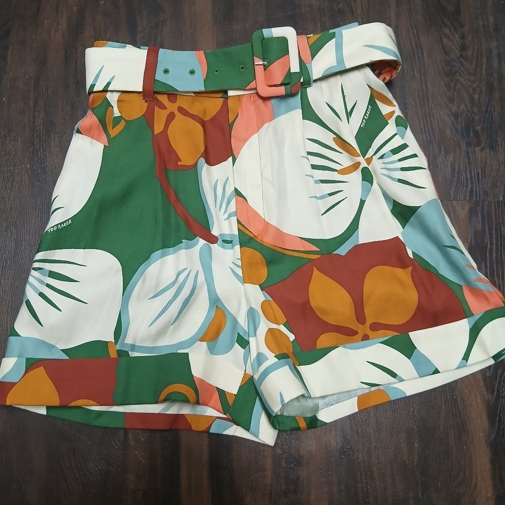 Floral Green Women's Shorts - Picture 5 of 7